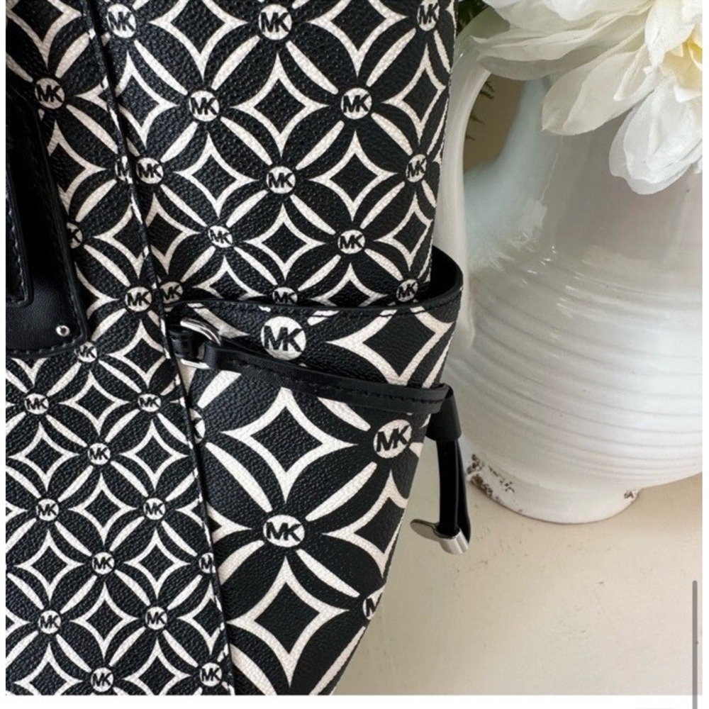 NWT Michael Kors Voyager East West Tote • Black‎ White New With Tags RARE beauty - Picture 13 of 13